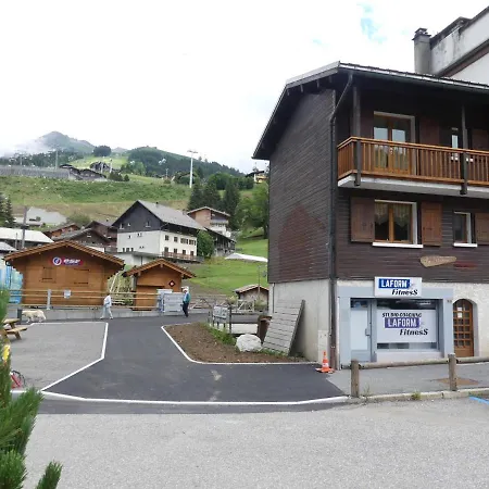 Riviera 1 4 Pers Skis Aux Pieds * La Clusaz